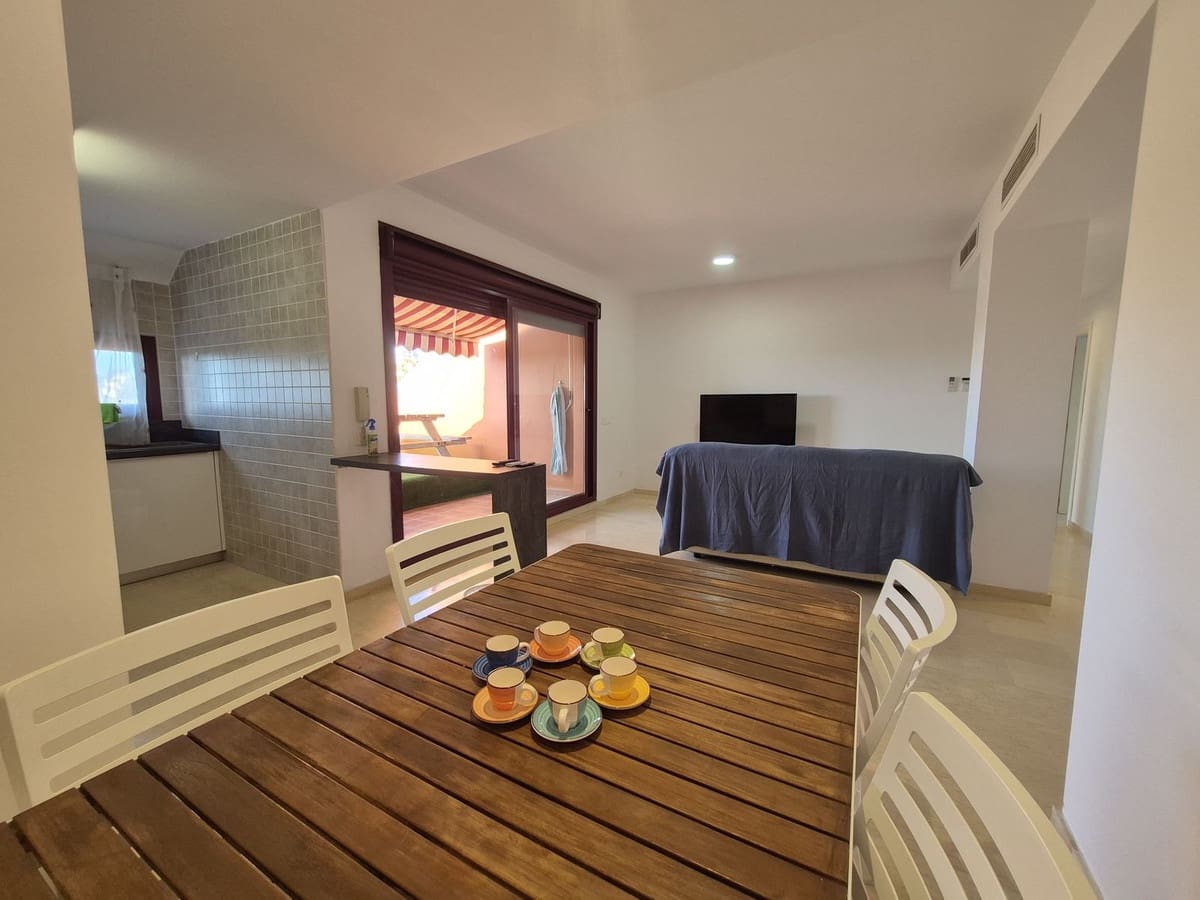 Apartamento de 2 habitaciones en La Duquesa / Puerto de la Duquesa en venta con piscina garaje - 375.000 € (Ref: 9858322)