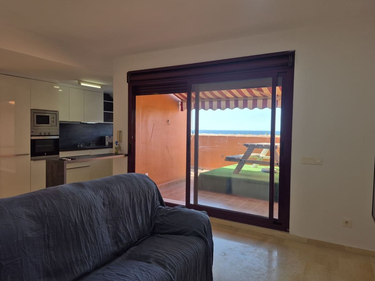 Apartamento de 2 habitaciones en La Duquesa / Puerto de la Duquesa en venta con piscina garaje - 375.000 € (Ref: 9858322)