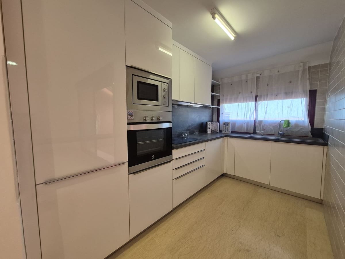 Apartamento de 2 habitaciones en La Duquesa / Puerto de la Duquesa en venta con piscina garaje - 375.000 € (Ref: 9858322)