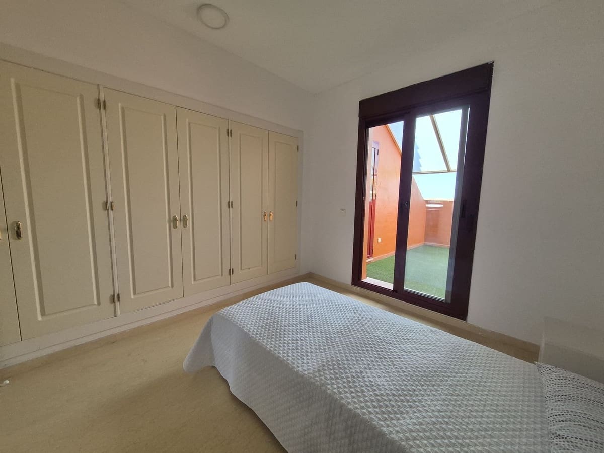Apartamento de 2 habitaciones en La Duquesa / Puerto de la Duquesa en venta con piscina garaje - 375.000 € (Ref: 9858322)
