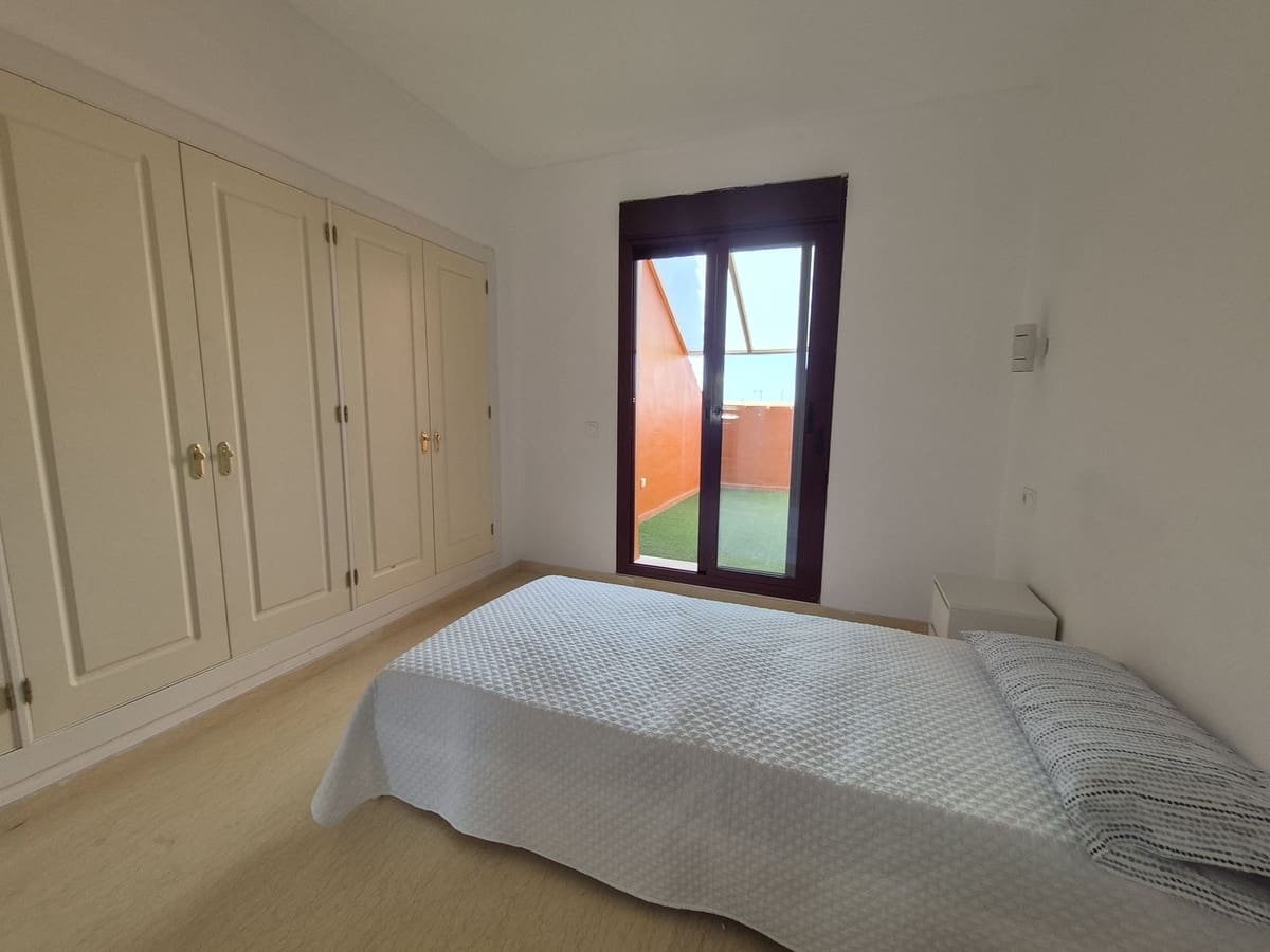 Apartamento de 2 habitaciones en La Duquesa / Puerto de la Duquesa en venta con piscina garaje - 375.000 € (Ref: 9858322)