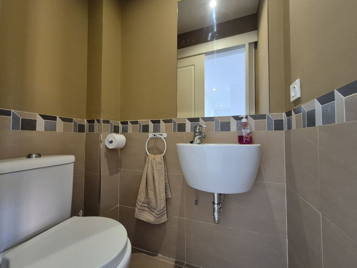 Apartamento de 2 habitaciones en La Duquesa / Puerto de la Duquesa en venta con piscina garaje - 375.000 € (Ref: 9858322)