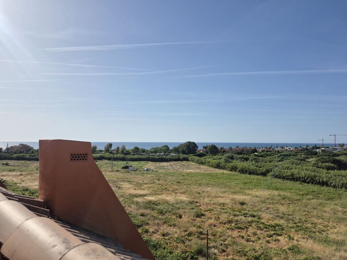 Apartamento de 2 habitaciones en La Duquesa / Puerto de la Duquesa en venta con piscina garaje - 375.000 € (Ref: 9858322)