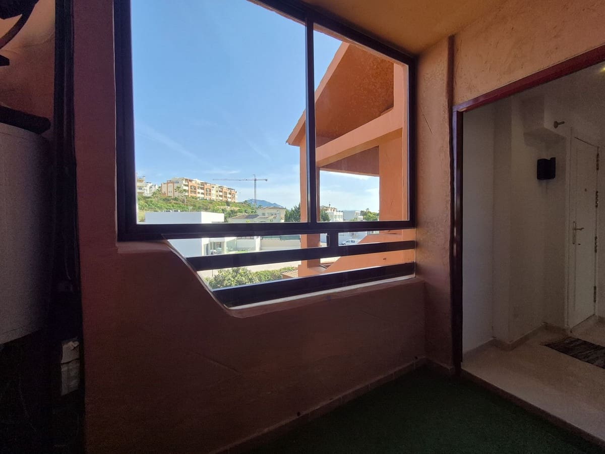 Apartamento de 2 habitaciones en La Duquesa / Puerto de la Duquesa en venta con piscina garaje - 375.000 € (Ref: 9858322)
