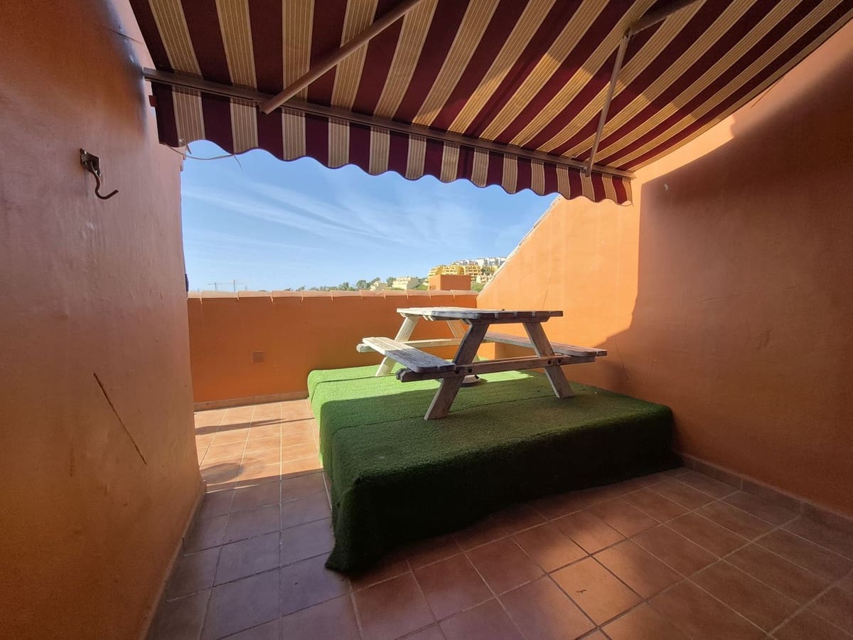 Apartamento de 2 habitaciones en La Duquesa / Puerto de la Duquesa en venta con piscina garaje - 375.000 € (Ref: 9858322)
