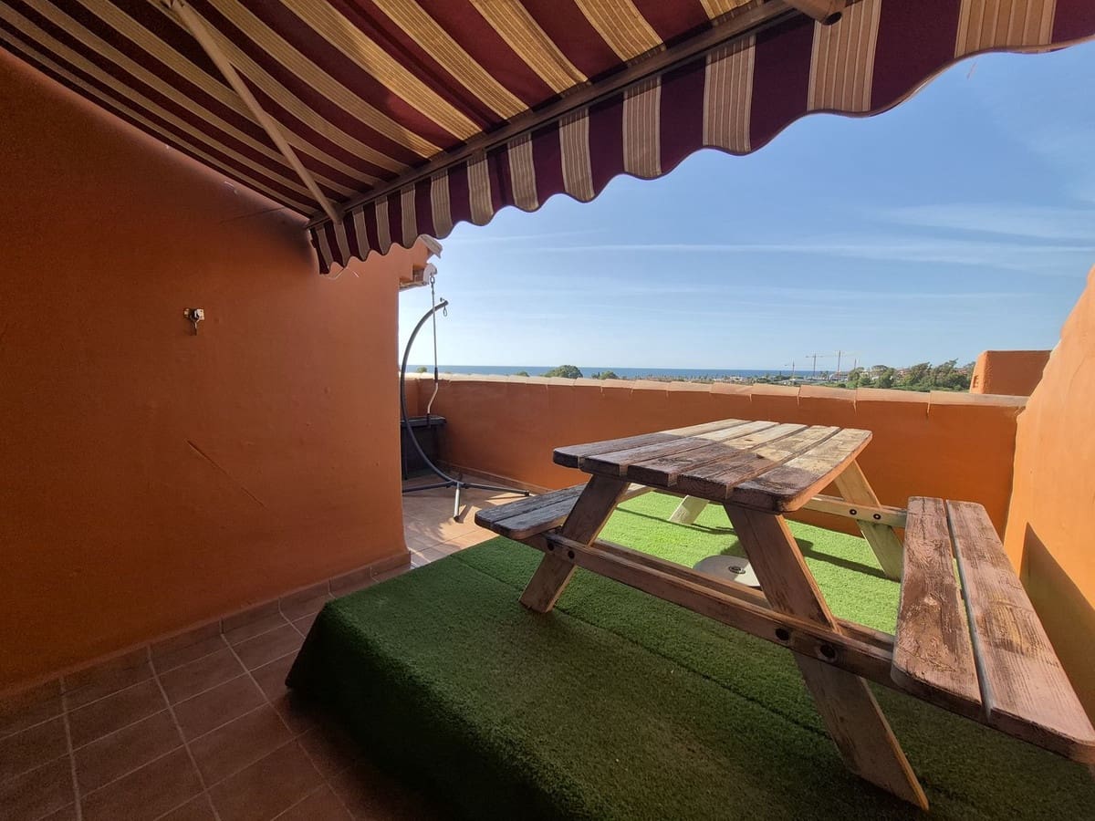 Apartamento de 2 habitaciones en La Duquesa / Puerto de la Duquesa en venta con piscina garaje - 375.000 € (Ref: 9858322)