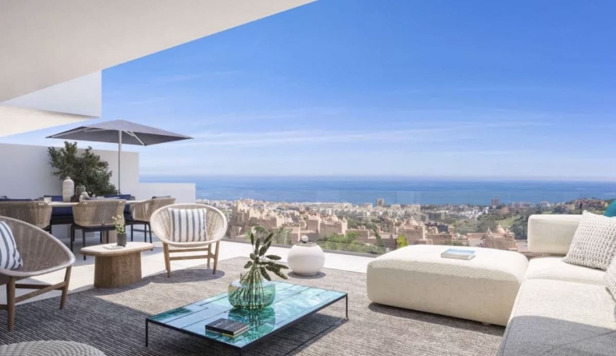 2 bedroom Apartment for sale in La Duquesa / Puerto de la Duquesa with pool garage - € 435,000 (Ref: 9858974)