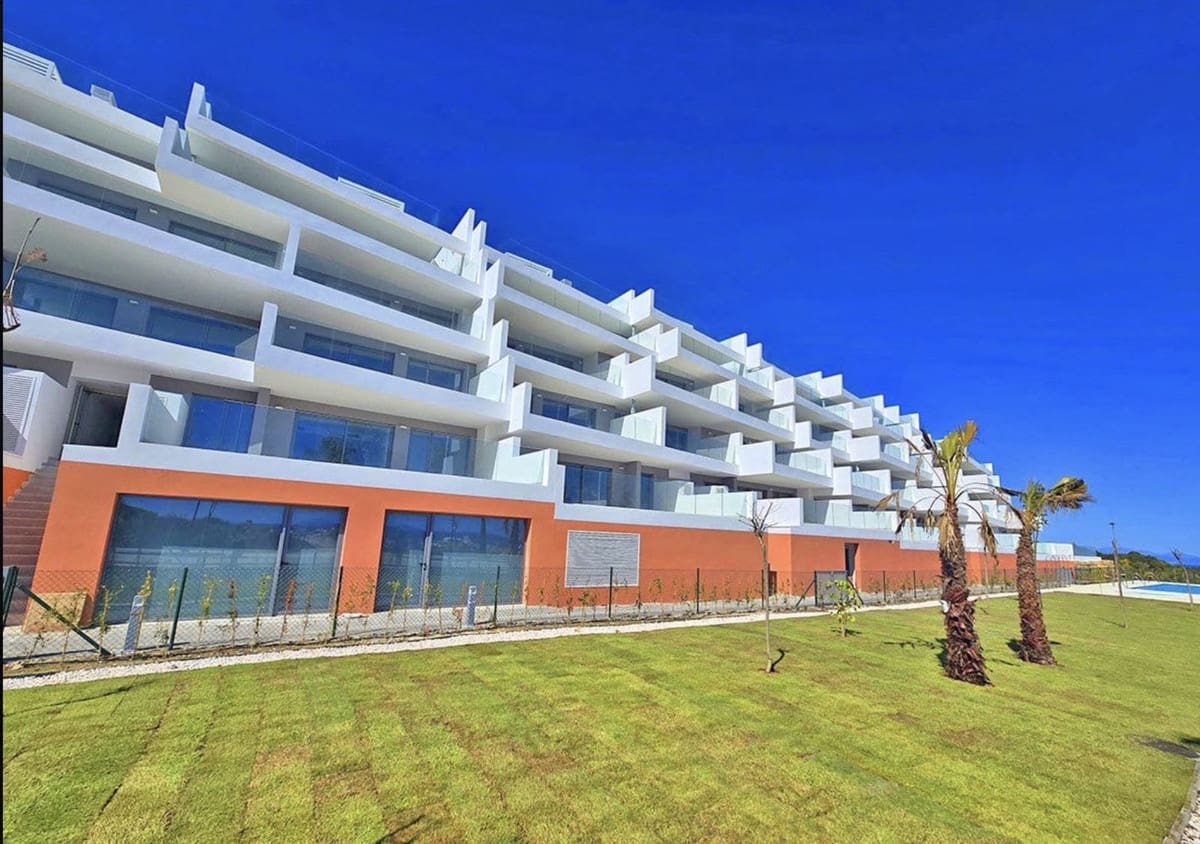 2 bedroom Apartment for sale in La Duquesa / Puerto de la Duquesa with pool garage - € 435,000 (Ref: 9858974)