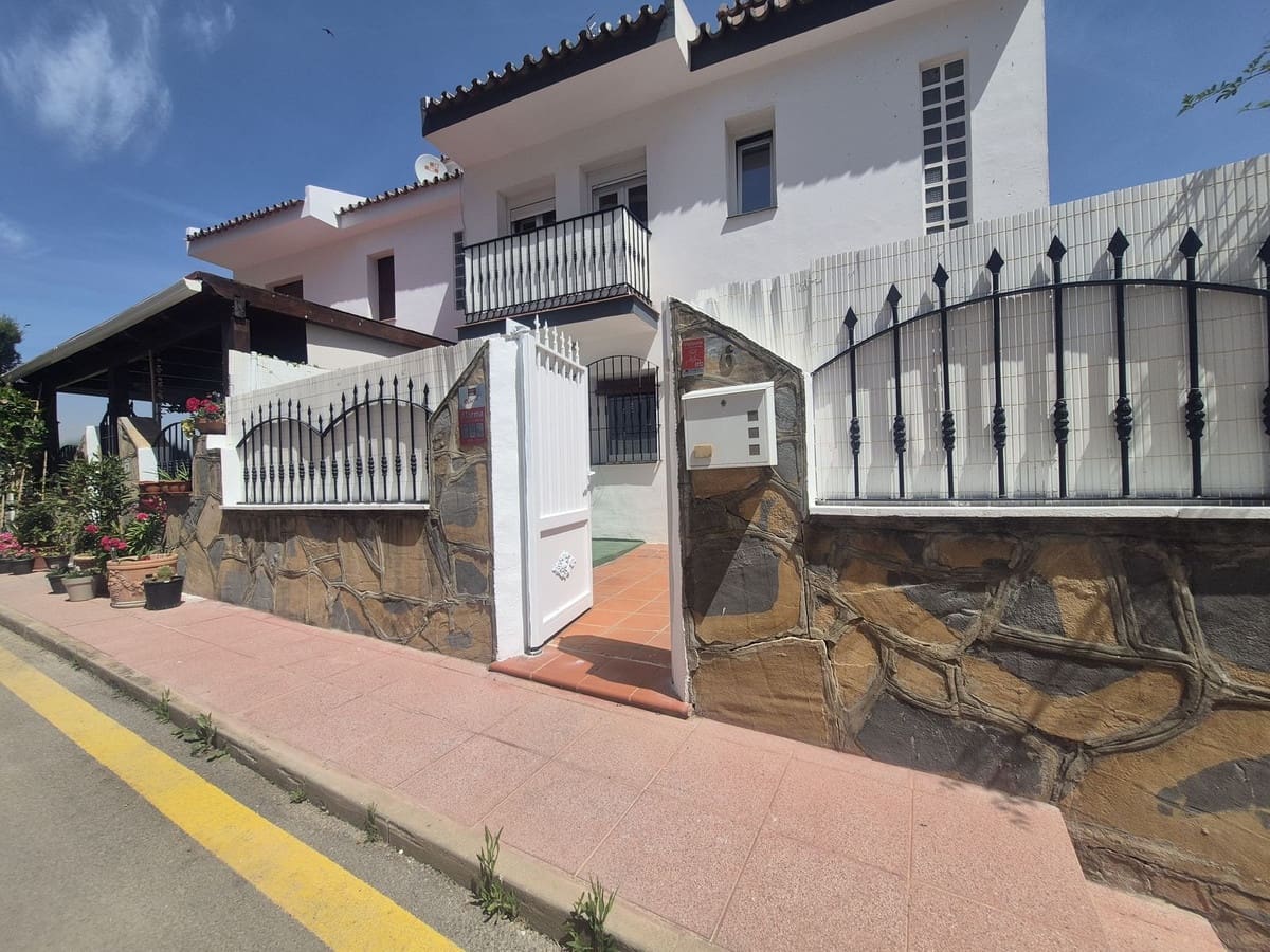 3 slaapkamer Huis te koop in Manilva met garage - € 320.000 (Ref: 9873913)