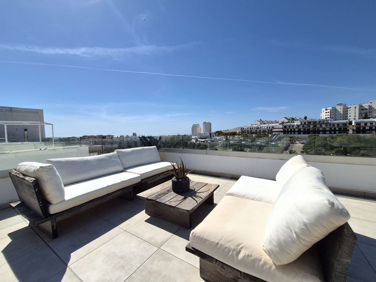 Apartamento de 3 habitaciones en Estepona en venta con piscina garaje - 1.095.000 € (Ref: 9877186)