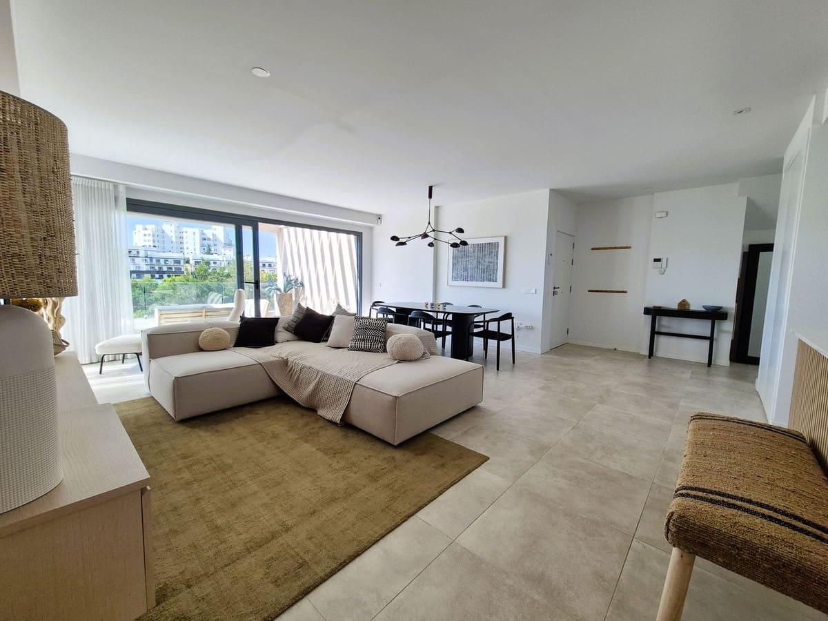Apartamento de 3 habitaciones en Estepona en venta con piscina garaje - 1.095.000 € (Ref: 9877186)
