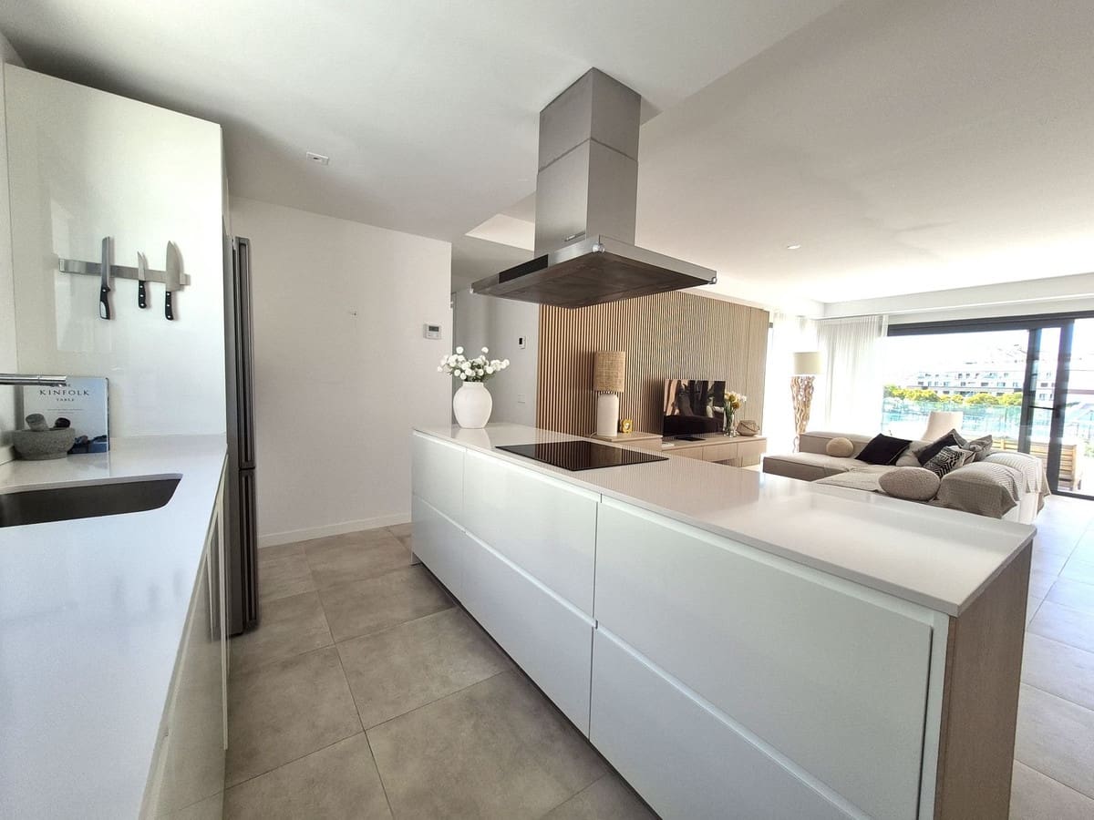 Apartamento de 3 habitaciones en Estepona en venta con piscina garaje - 1.095.000 € (Ref: 9877186)