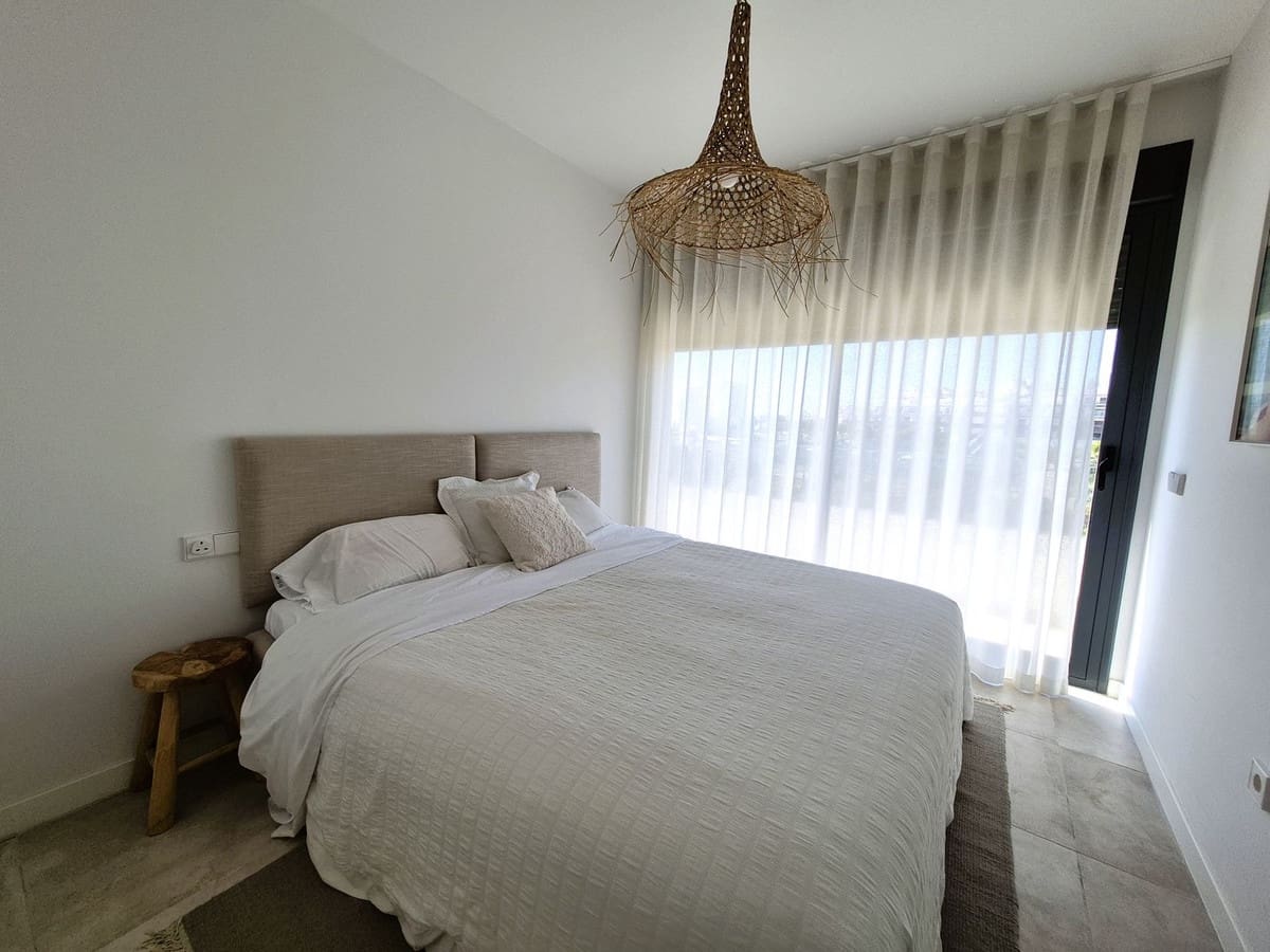 Apartamento de 3 habitaciones en Estepona en venta con piscina garaje - 1.095.000 € (Ref: 9877186)