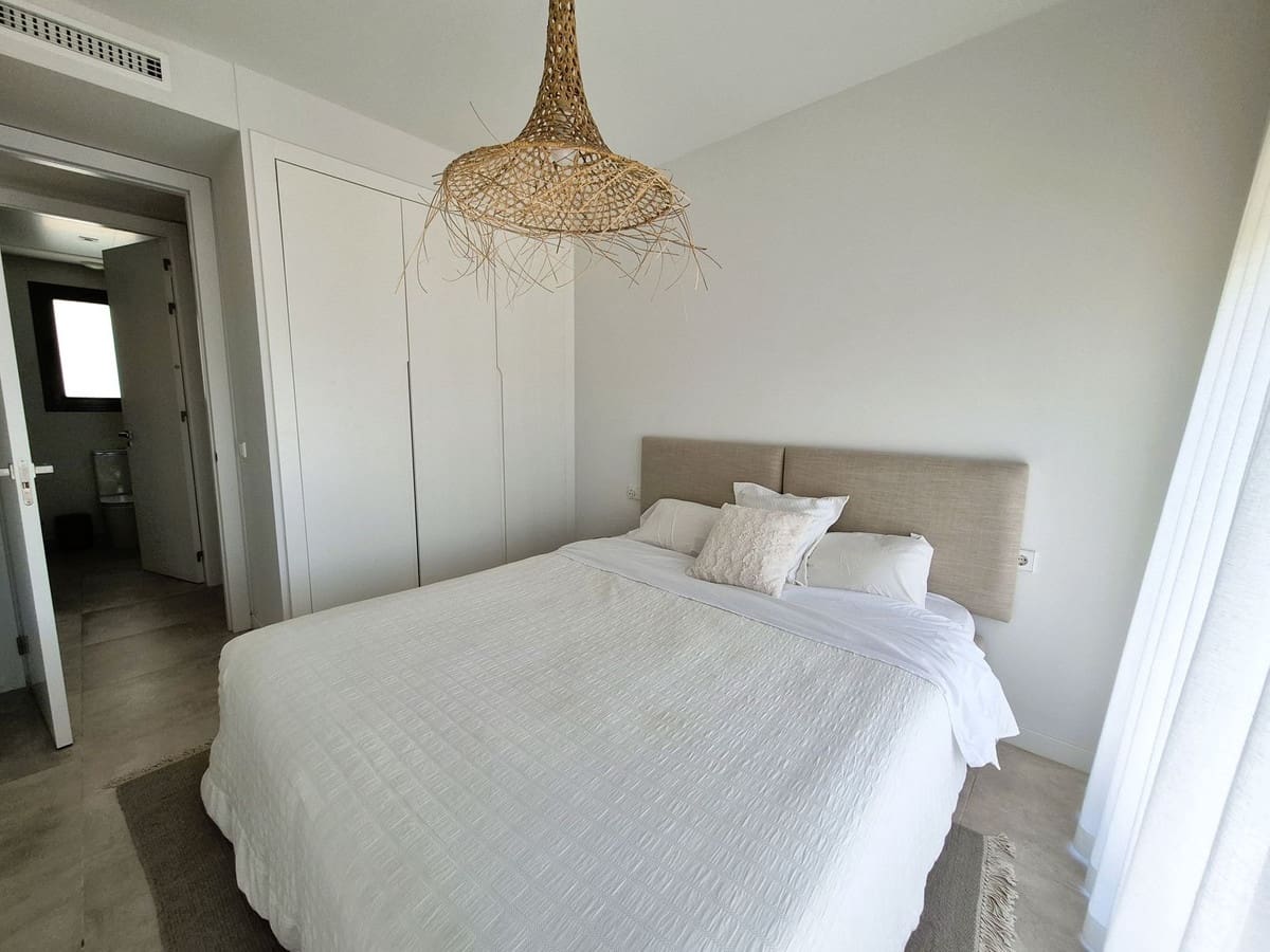 Apartamento de 3 habitaciones en Estepona en venta con piscina garaje - 1.095.000 € (Ref: 9877186)