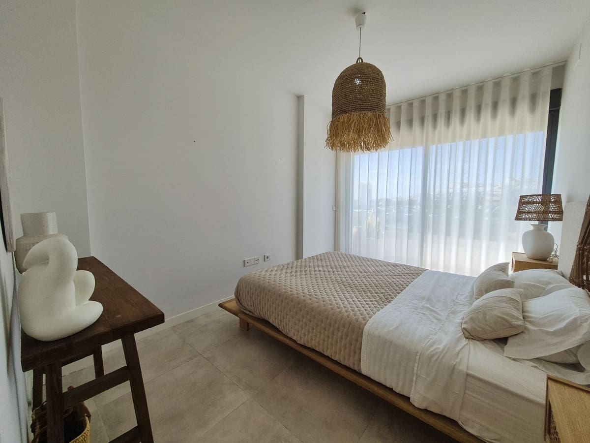 Apartamento de 3 habitaciones en Estepona en venta con piscina garaje - 1.095.000 € (Ref: 9877186)