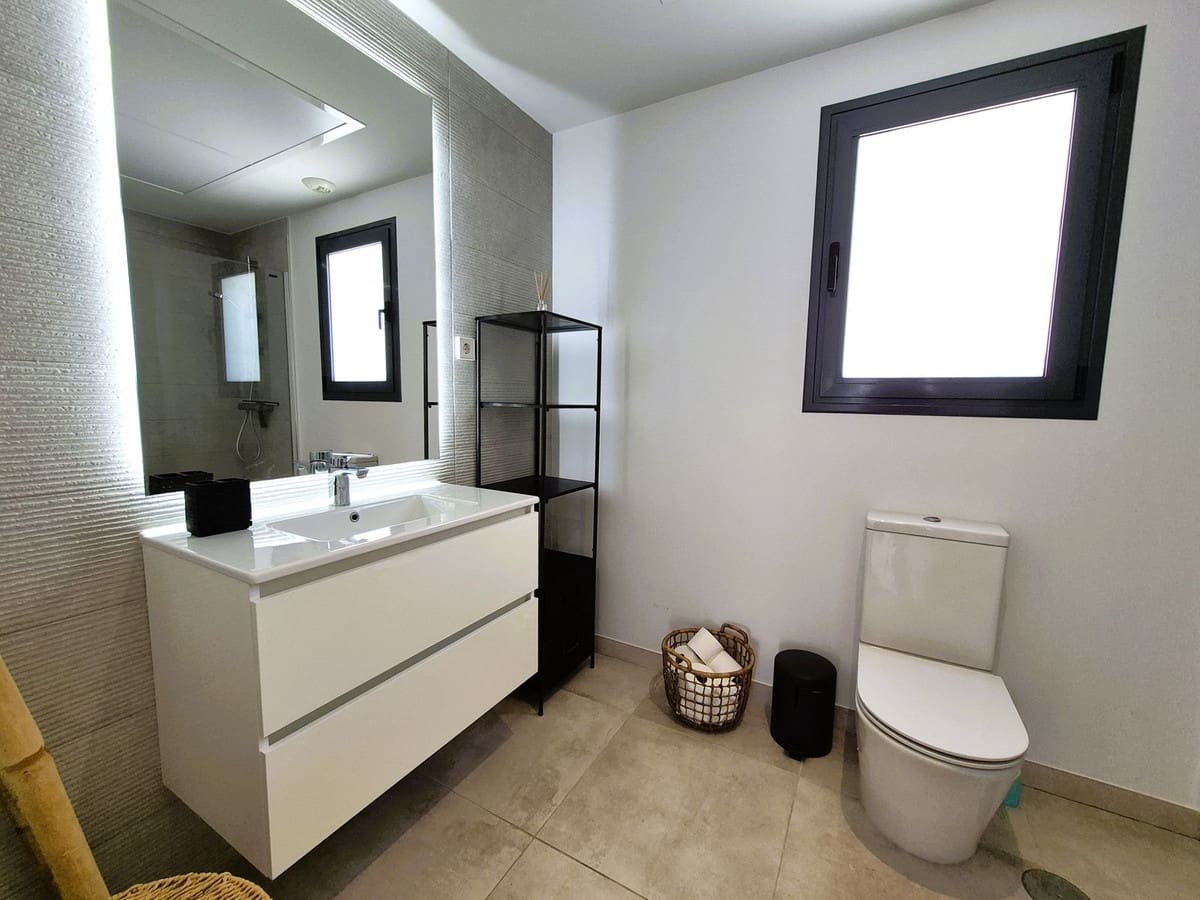 Apartamento de 3 habitaciones en Estepona en venta con piscina garaje - 1.095.000 € (Ref: 9877186)