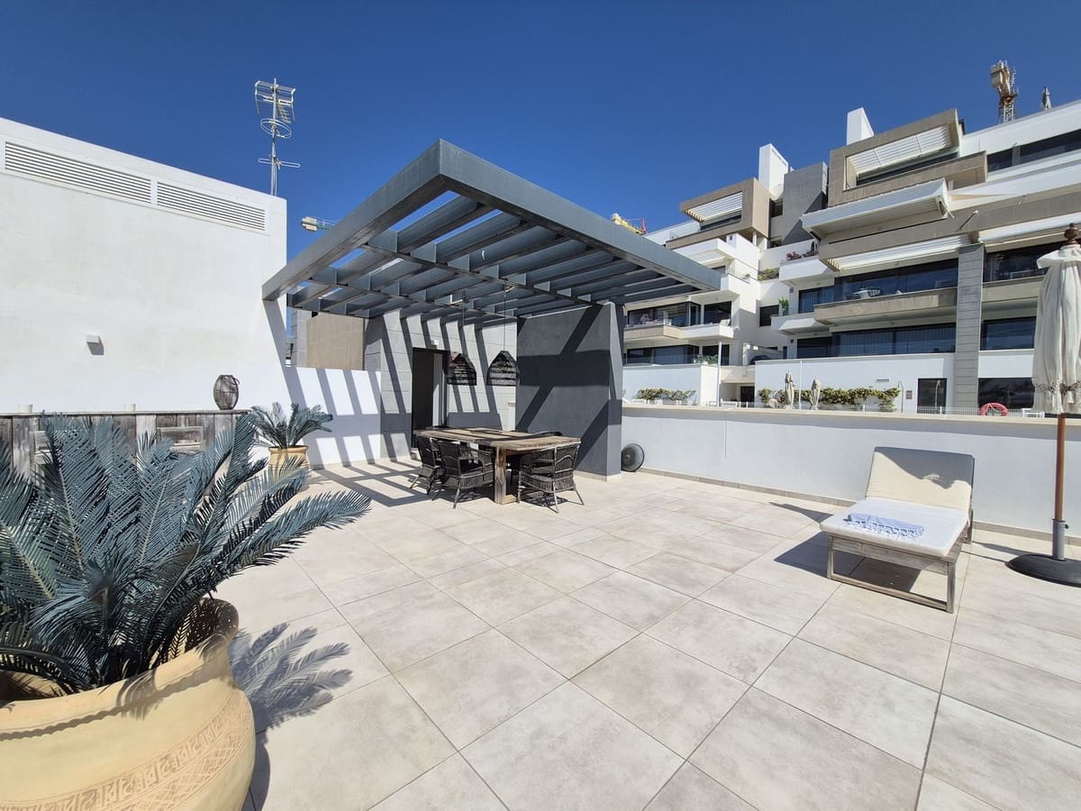 Apartamento de 3 habitaciones en Estepona en venta con piscina garaje - 1.095.000 € (Ref: 9877186)