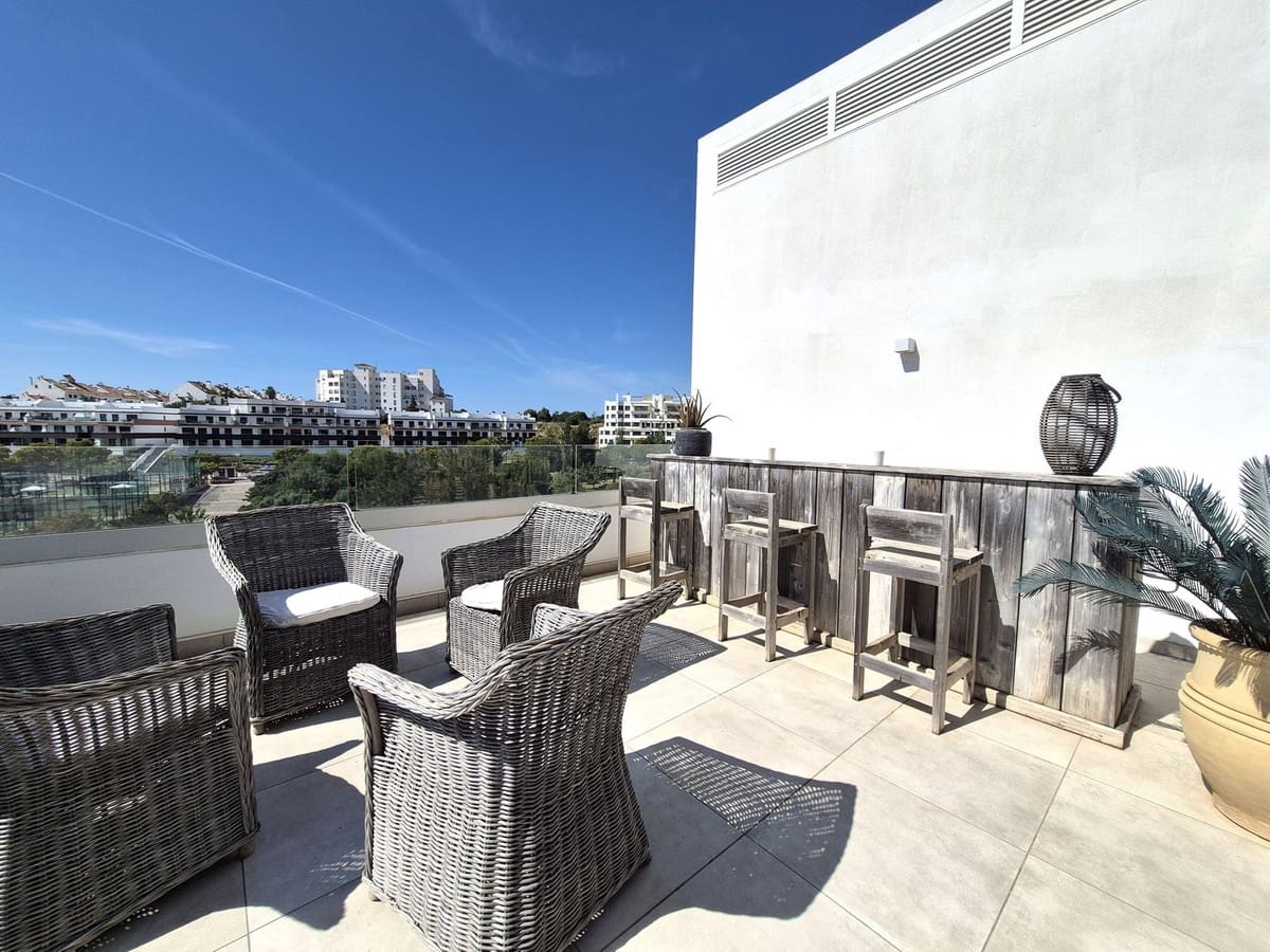 Apartamento de 3 habitaciones en Estepona en venta con piscina garaje - 1.095.000 € (Ref: 9877186)