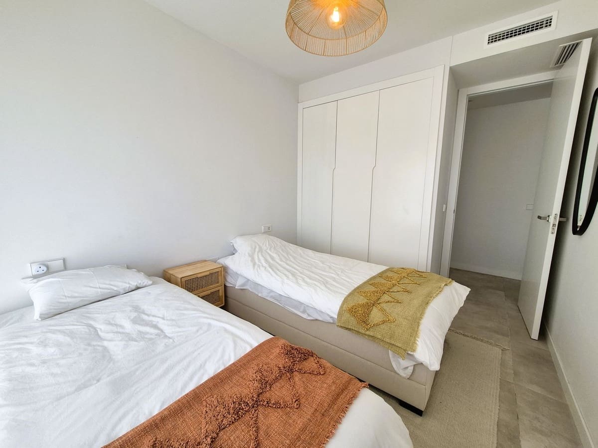 Apartamento de 3 habitaciones en Estepona en venta con piscina garaje - 1.095.000 € (Ref: 9877186)