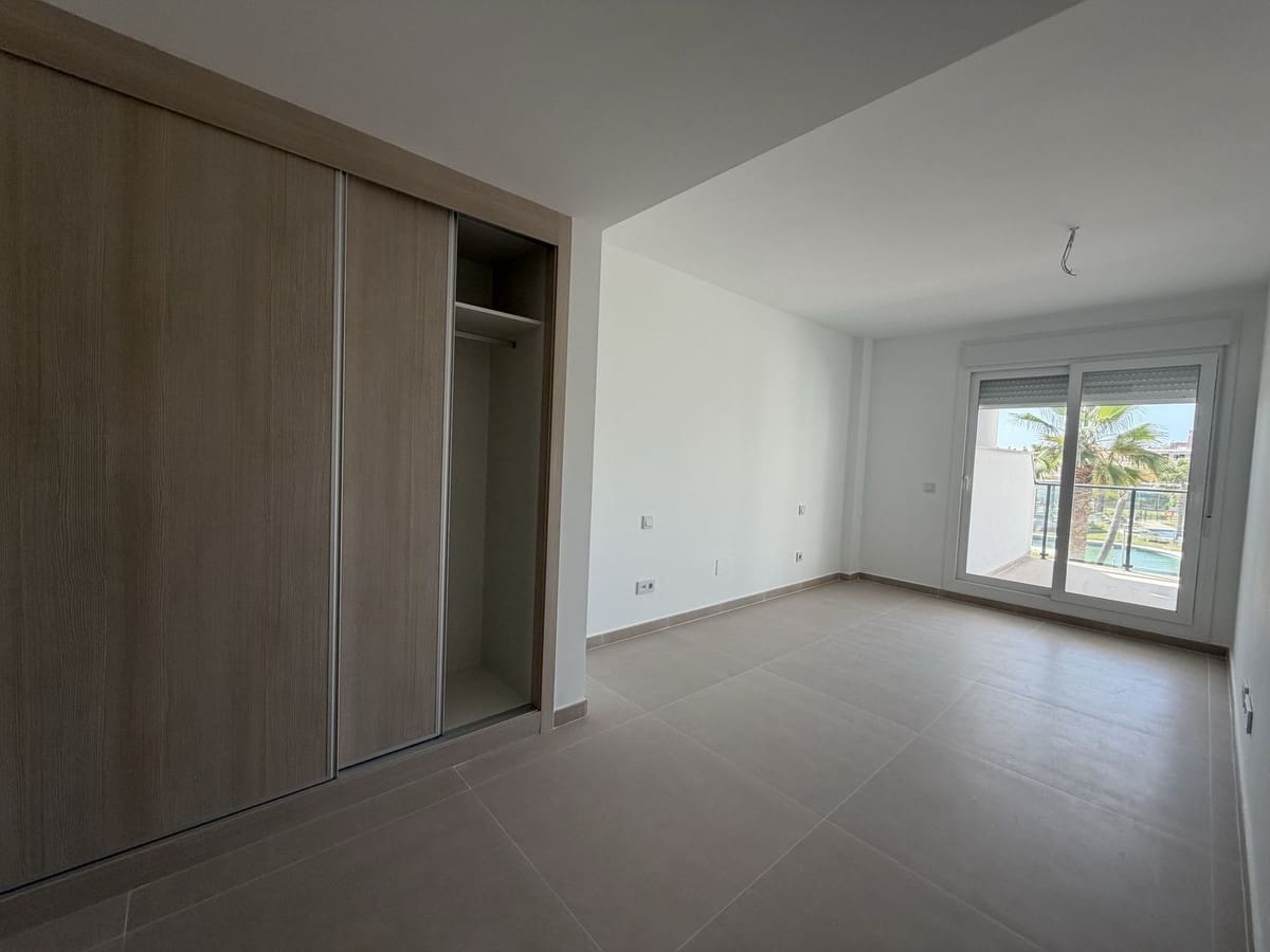 2 bedroom Apartment for sale in La Duquesa / Puerto de la Duquesa with pool garage - € 399,000 (Ref: 9897474)