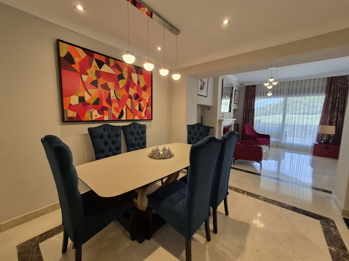 Pareado de 4 habitaciones en Estepona en venta con garaje - 865.000 € (Ref: 9914699)