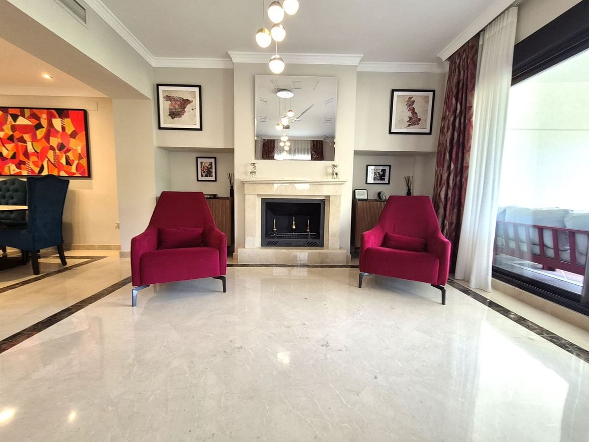 Pareado de 4 habitaciones en Estepona en venta con garaje - 865.000 € (Ref: 9914699)
