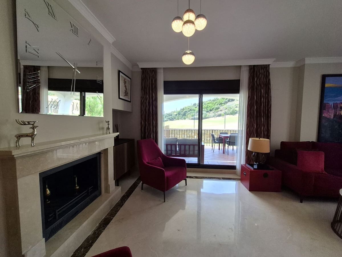 Pareado de 4 habitaciones en Estepona en venta con garaje - 865.000 € (Ref: 9914699)