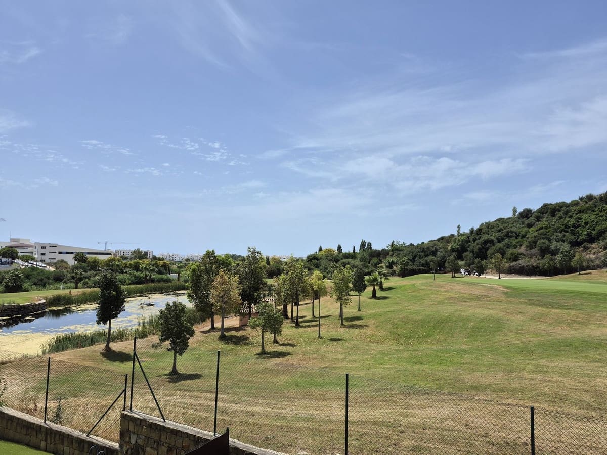 Pareado de 4 habitaciones en Estepona en venta con garaje - 865.000 € (Ref: 9914699)