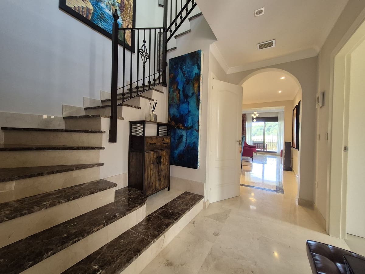 Pareado de 4 habitaciones en Estepona en venta con garaje - 865.000 € (Ref: 9914699)