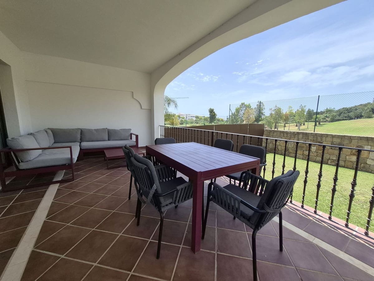 Pareado de 4 habitaciones en Estepona en venta con garaje - 865.000 € (Ref: 9914699)