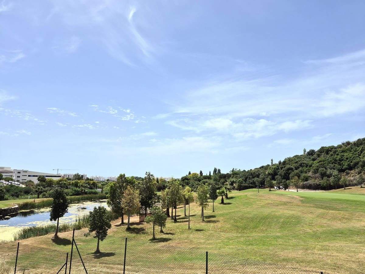 Pareado de 4 habitaciones en Estepona en venta con garaje - 865.000 € (Ref: 9914699)