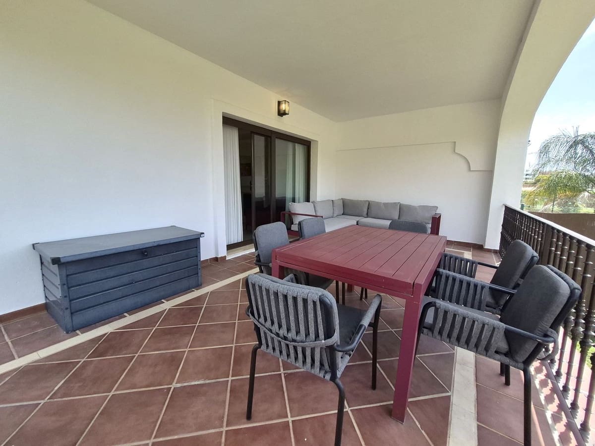 Pareado de 4 habitaciones en Estepona en venta con garaje - 865.000 € (Ref: 9914699)