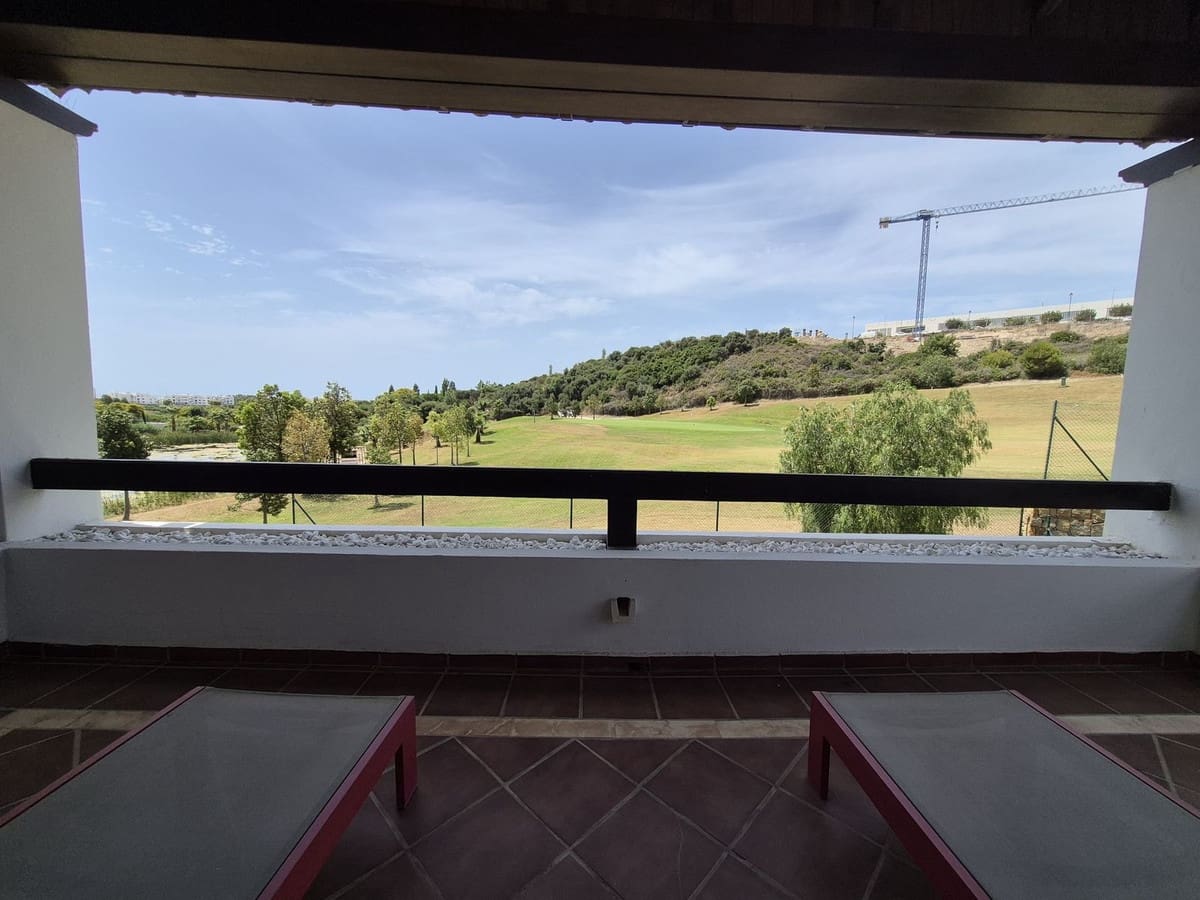 Pareado de 4 habitaciones en Estepona en venta con garaje - 865.000 € (Ref: 9914699)
