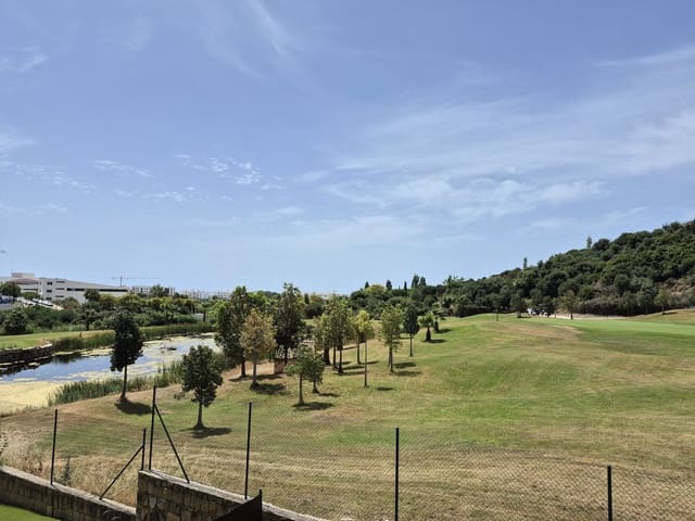 Pareado de 4 habitaciones en Estepona en venta con garaje - 865.000 € (Ref: 9914699)