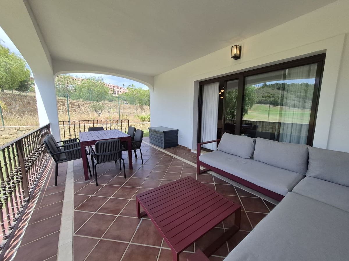 Pareado de 4 habitaciones en Estepona en venta con garaje - 865.000 € (Ref: 9914699)