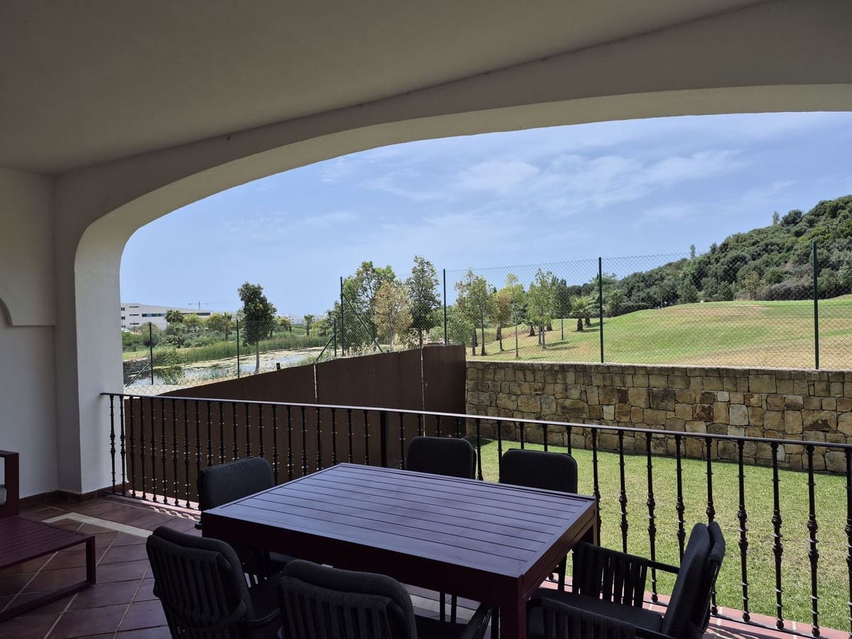 Pareado de 4 habitaciones en Estepona en venta con garaje - 865.000 € (Ref: 9914699)