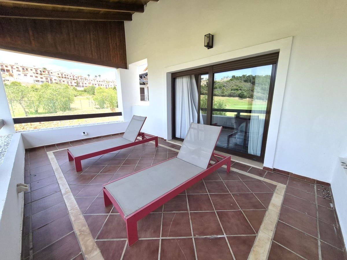 Pareado de 4 habitaciones en Estepona en venta con garaje - 865.000 € (Ref: 9914699)