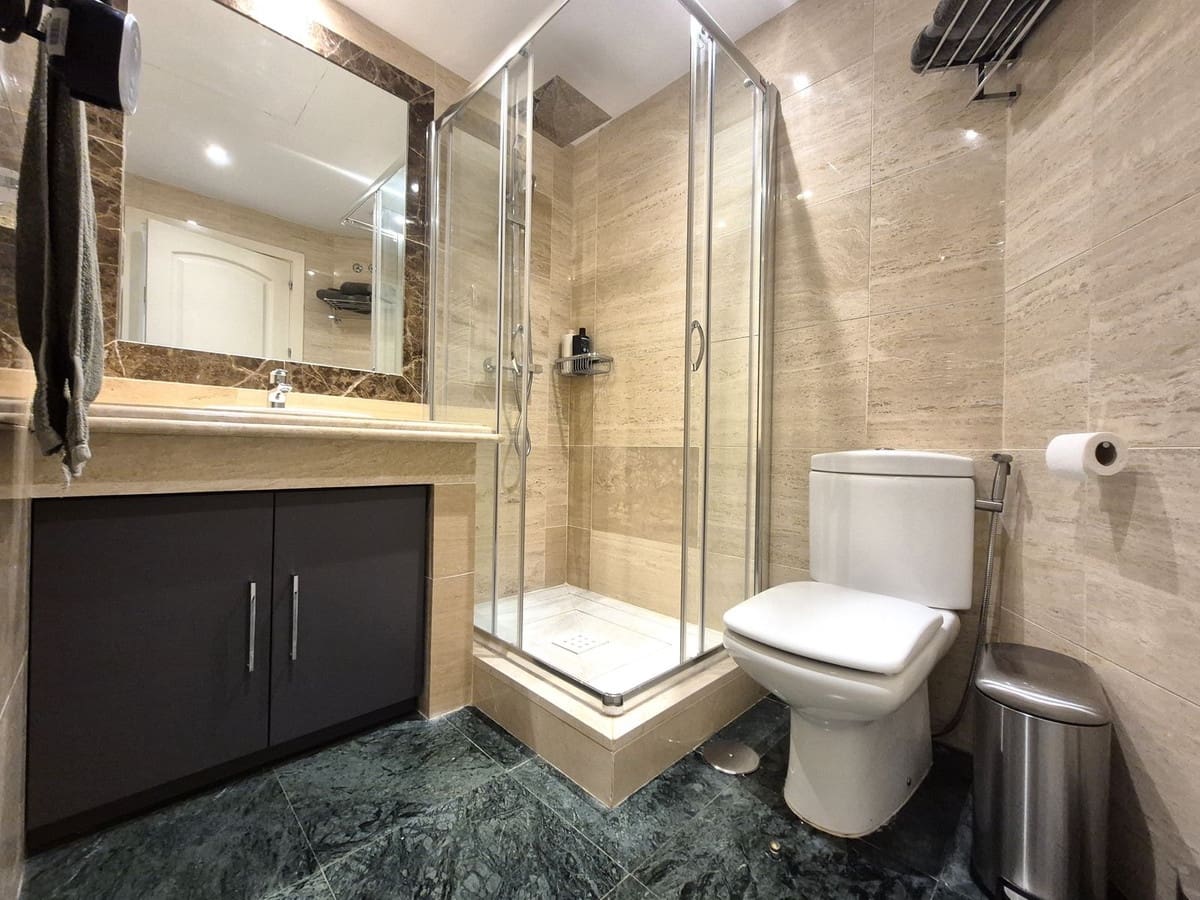 Pareado de 4 habitaciones en Estepona en venta con garaje - 865.000 € (Ref: 9914699)