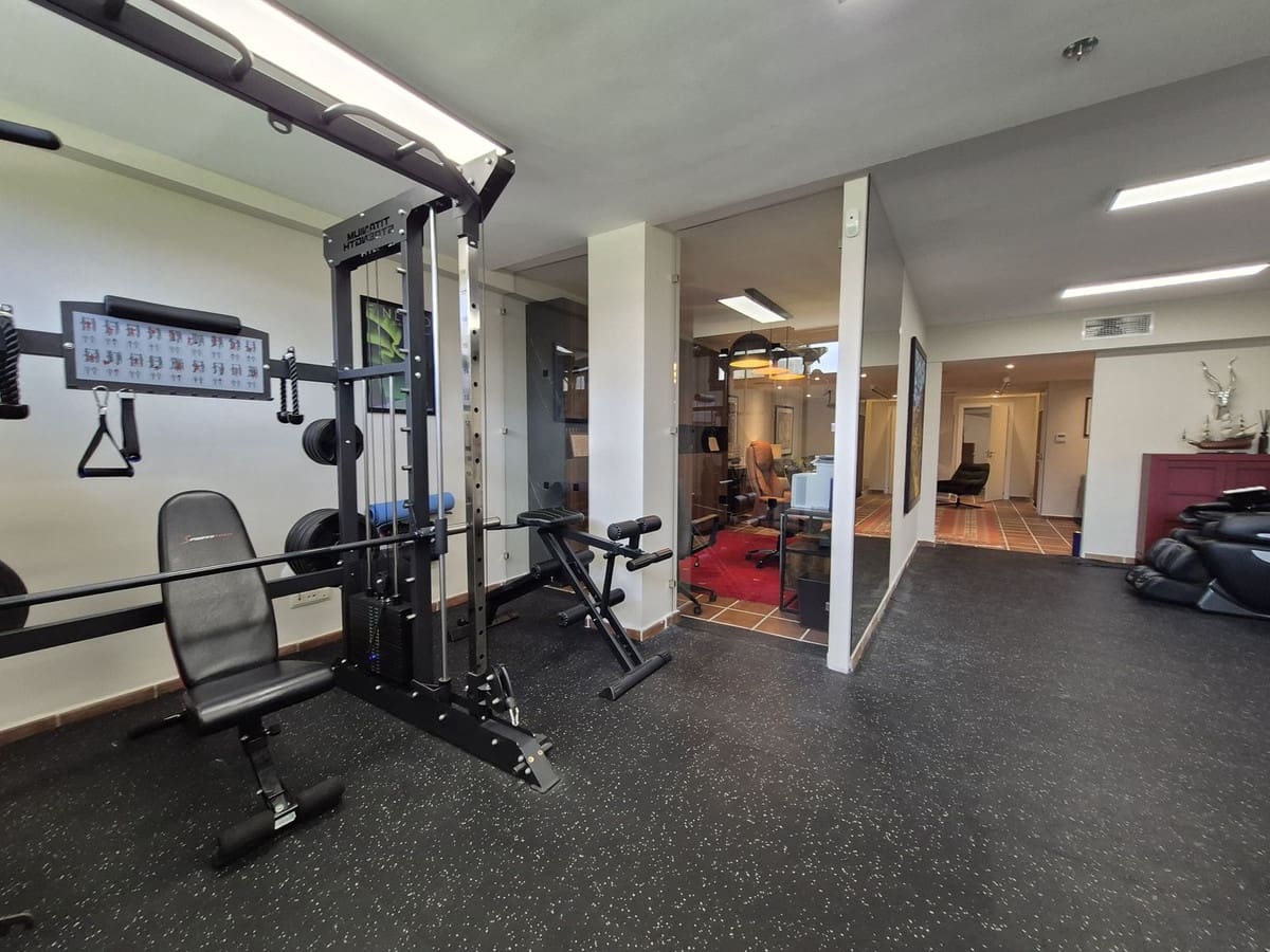 Pareado de 4 habitaciones en Estepona en venta con garaje - 865.000 € (Ref: 9914699)