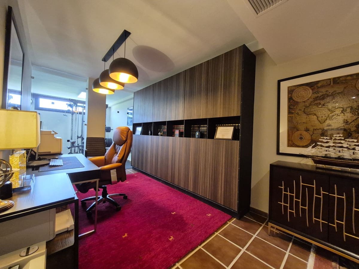 Pareado de 4 habitaciones en Estepona en venta con garaje - 865.000 € (Ref: 9914699)
