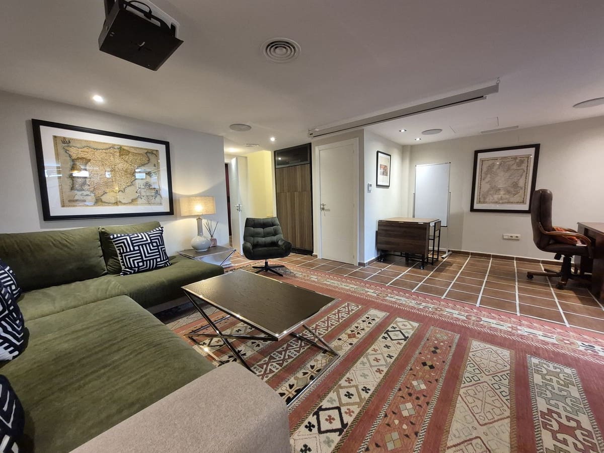 Pareado de 4 habitaciones en Estepona en venta con garaje - 865.000 € (Ref: 9914699)