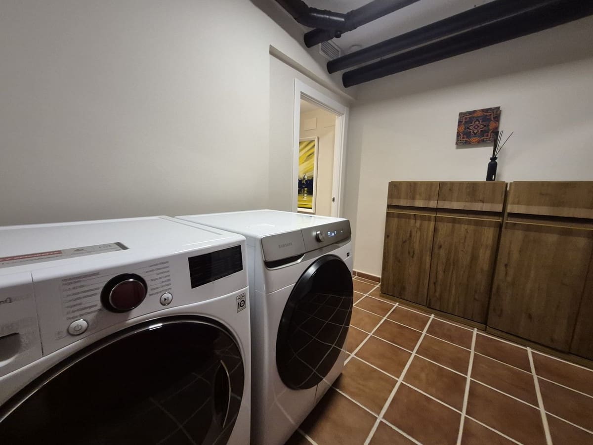 Pareado de 4 habitaciones en Estepona en venta con garaje - 865.000 € (Ref: 9914699)