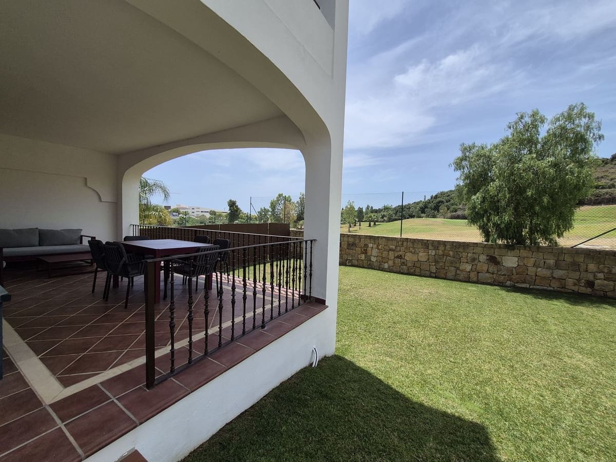 Pareado de 4 habitaciones en Estepona en venta con garaje - 865.000 € (Ref: 9914699)