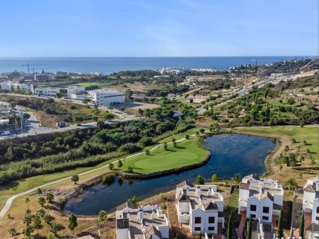 Pareado de 4 habitaciones en Estepona en venta con garaje - 865.000 € (Ref: 9914699)