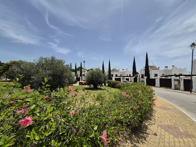 Pareado de 4 habitaciones en Estepona en venta con garaje - 865.000 € (Ref: 9914699)