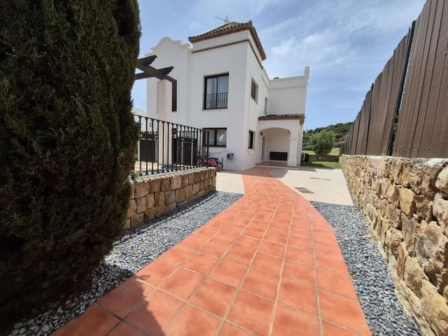 Pareado de 4 habitaciones en Estepona en venta con garaje - 865.000 € (Ref: 9914699)