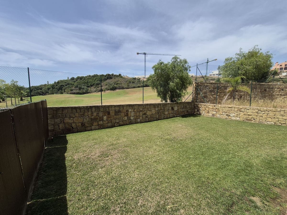 Pareado de 4 habitaciones en Estepona en venta con garaje - 865.000 € (Ref: 9914699)