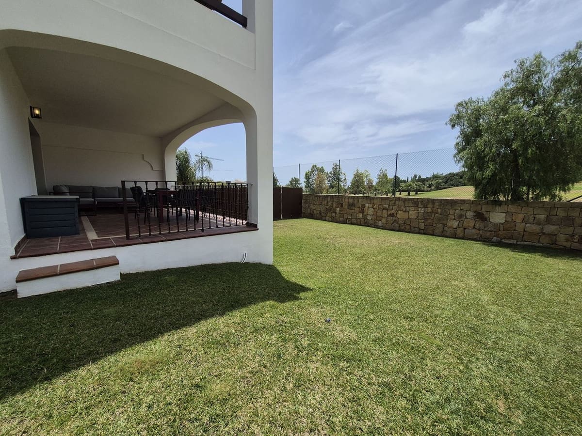 Pareado de 4 habitaciones en Estepona en venta con garaje - 865.000 € (Ref: 9914699)