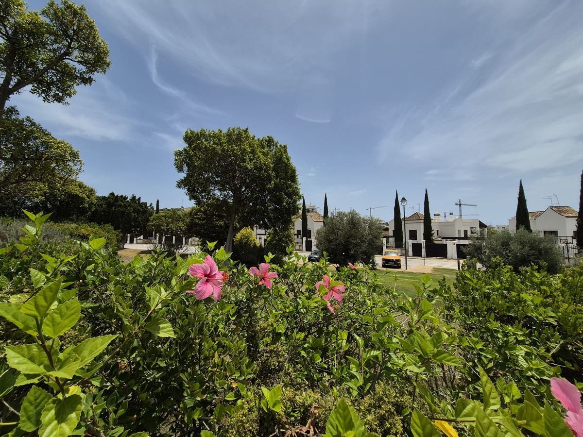 Pareado de 4 habitaciones en Estepona en venta con garaje - 865.000 € (Ref: 9914699)