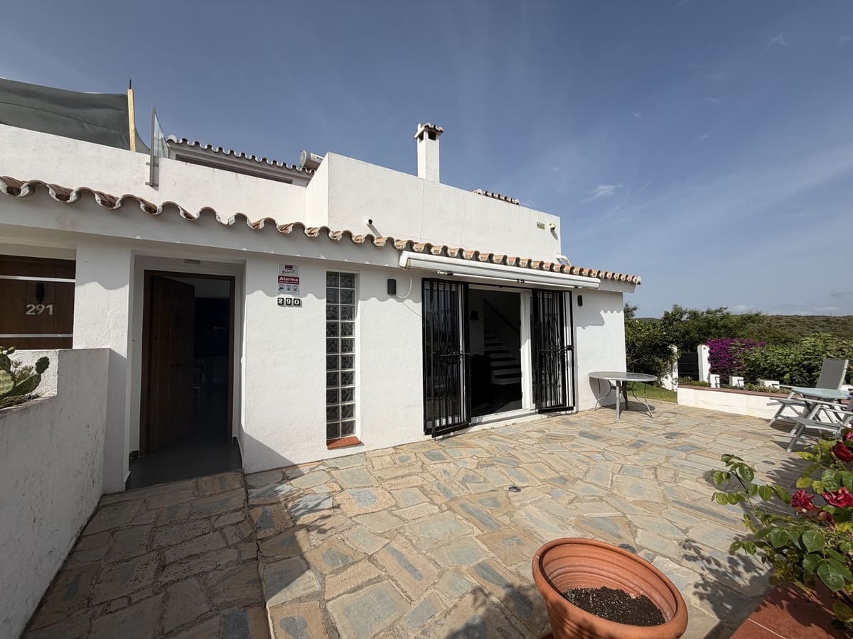 3 quarto Moradia Geminada para venda em La Duquesa / Puerto de la Duquesa com piscina - 349 000 € (Ref: 9917574)